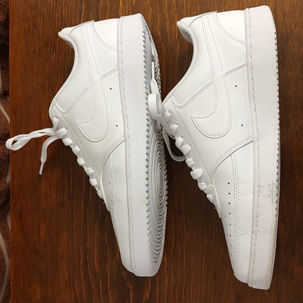 Nike White Lace-Up Sneakers Women's Size 10.5, Like New!!! Worn Once. - Picture 4 of 8